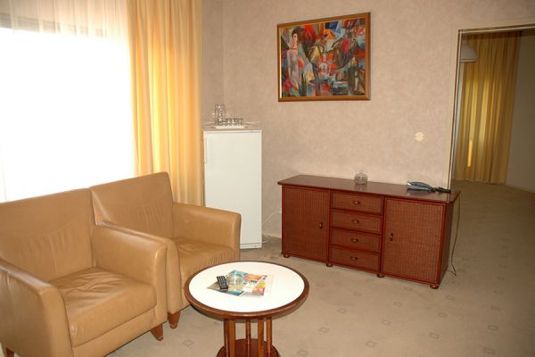 2m2k-pl-47B4ADEB1-1346-FC4C-FBF8-6945A8D8E212.jpg