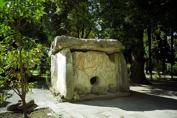 dolmen-suhumBB5954AB-CEB6-1AA4-4406-D1BC09A6F759.jpg